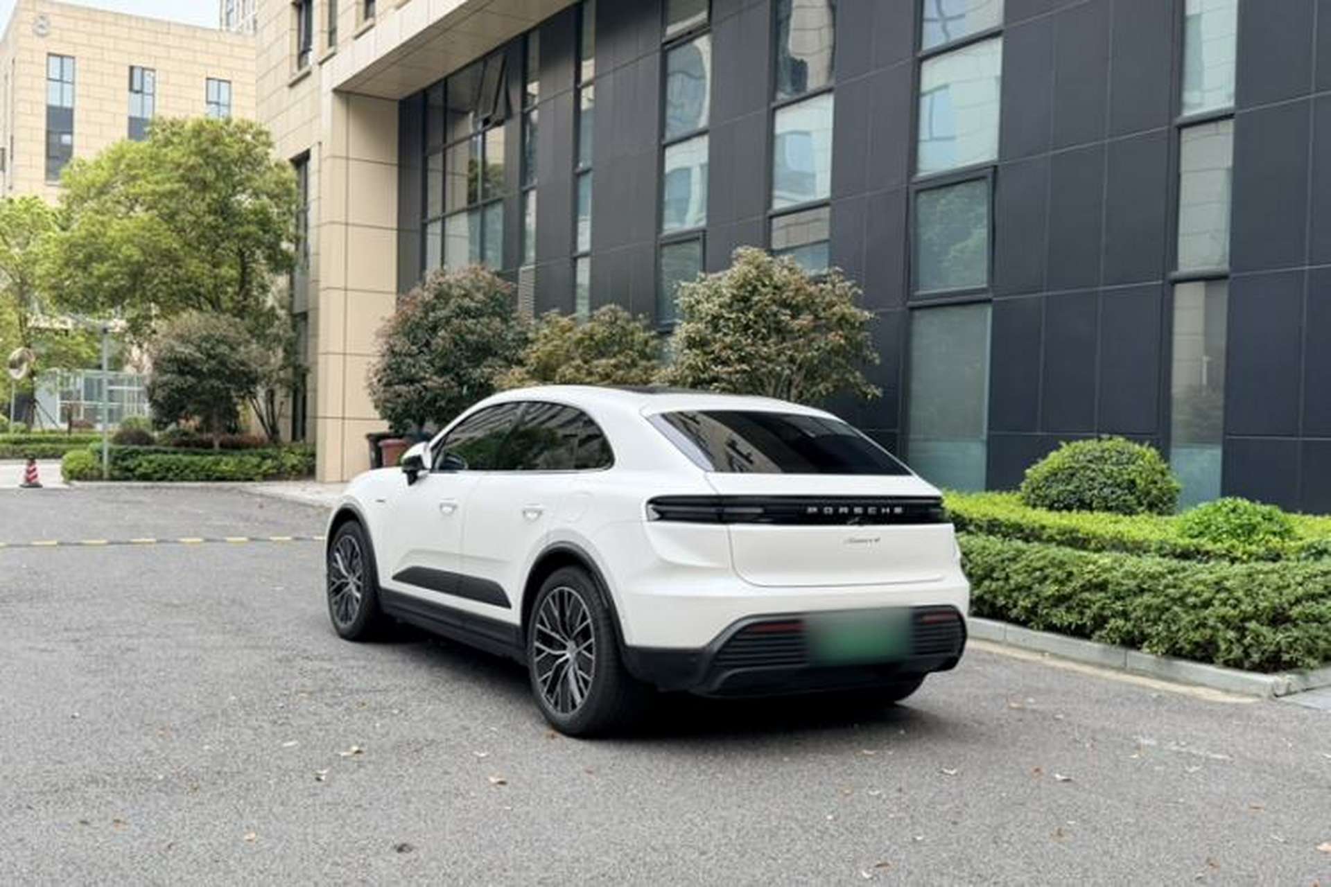 Used Porsche Macan 2024 Macan 4 Exterior 1
