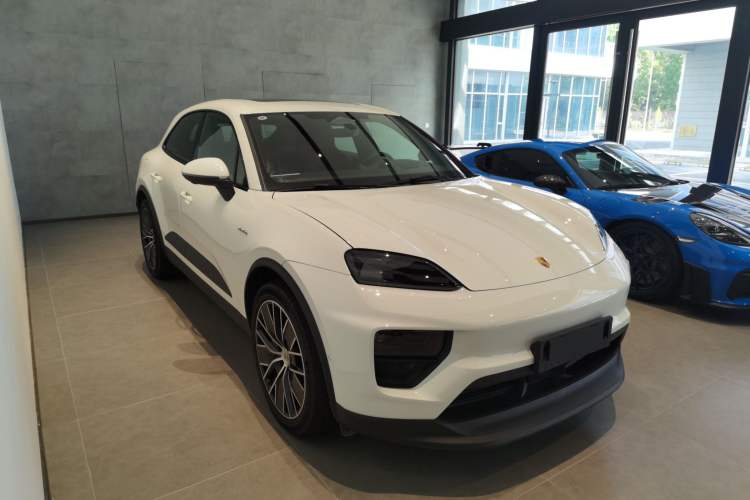 Used Porsche Macan 2024 Macan 4 Exterior 2