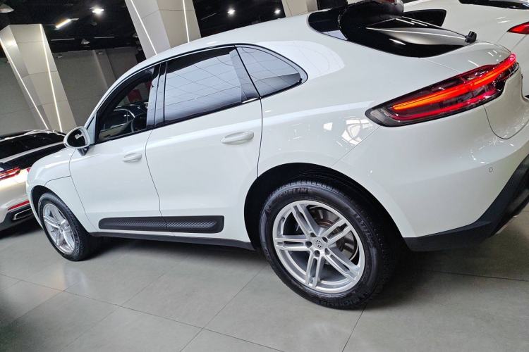 Used Porsche Macan 2024 Macan 2.0T Exterior 3