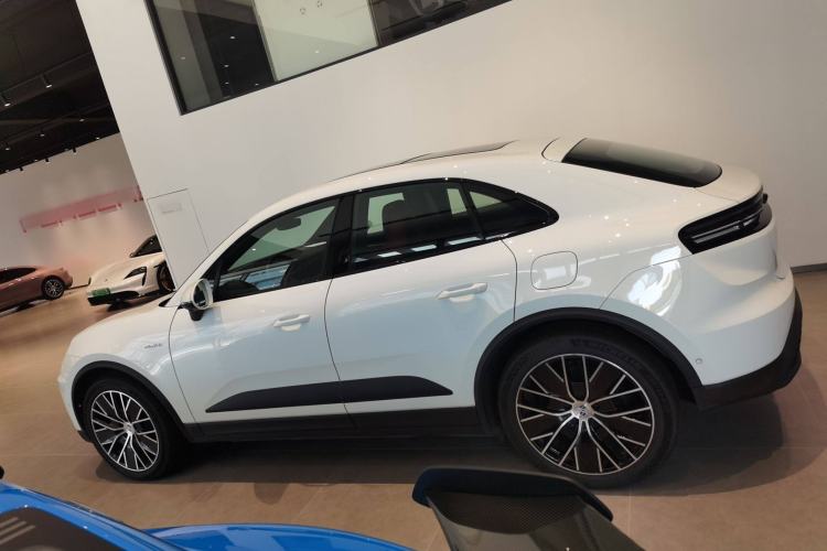 Used Porsche Macan 2024 Macan 4 Exterior 3