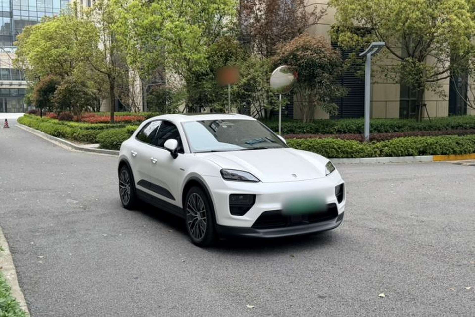 Used Porsche Macan 2024 Macan 4 Exterior 3
