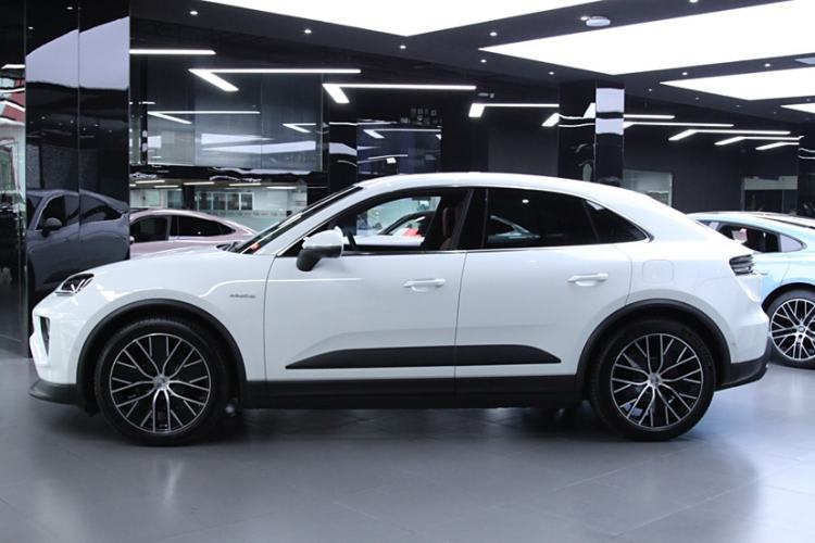 Used Porsche Macan 2024 Macan Long Range Edition Exterior 4