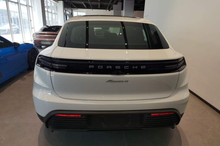 Used Porsche Macan 2024 Macan 4 Exterior 4