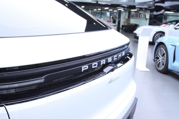 Used Porsche Macan 2024 Macan Long Range Edition Exterior 5