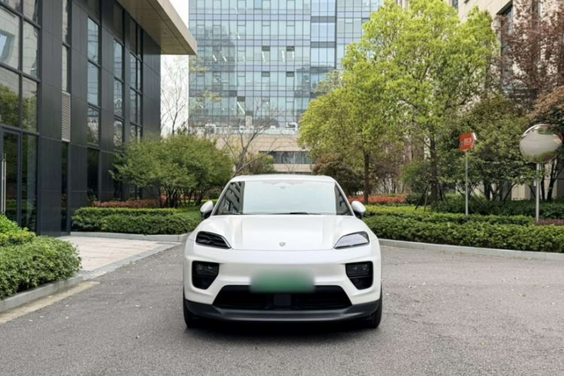 Used Porsche Macan 2024 Macan 4 Exterior 5