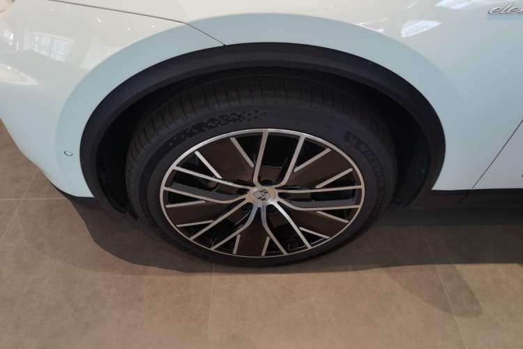 Used Porsche Macan 2024 Macan 4 Exterior 7