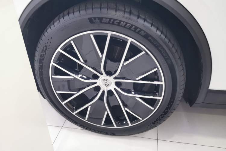 Used Porsche Macan 2024 Macan Long Range Edition Exterior 7