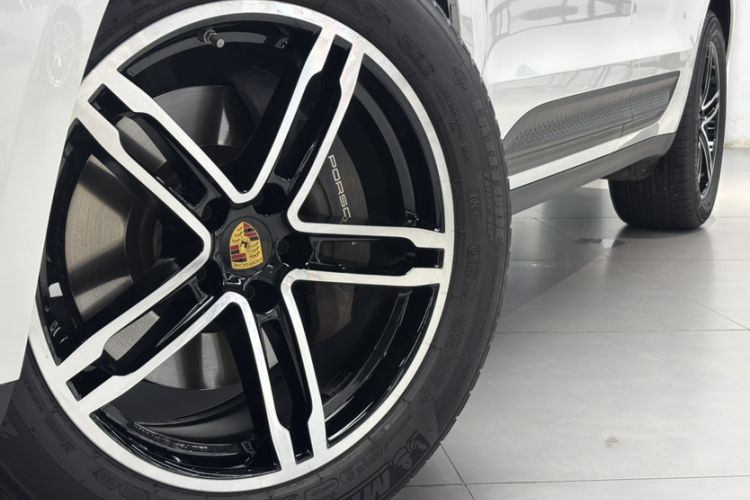 Used Porsche Macan 2024 Macan 2.0T Exterior 8