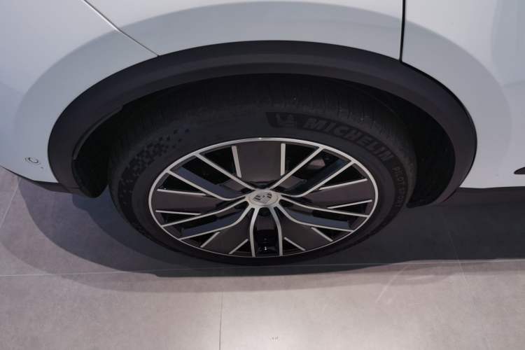 Used Porsche Macan 2024 Macan 4 Exterior 8