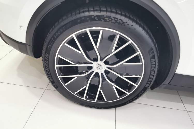 Used Porsche Macan 2024 Macan Long Range Edition Exterior 8