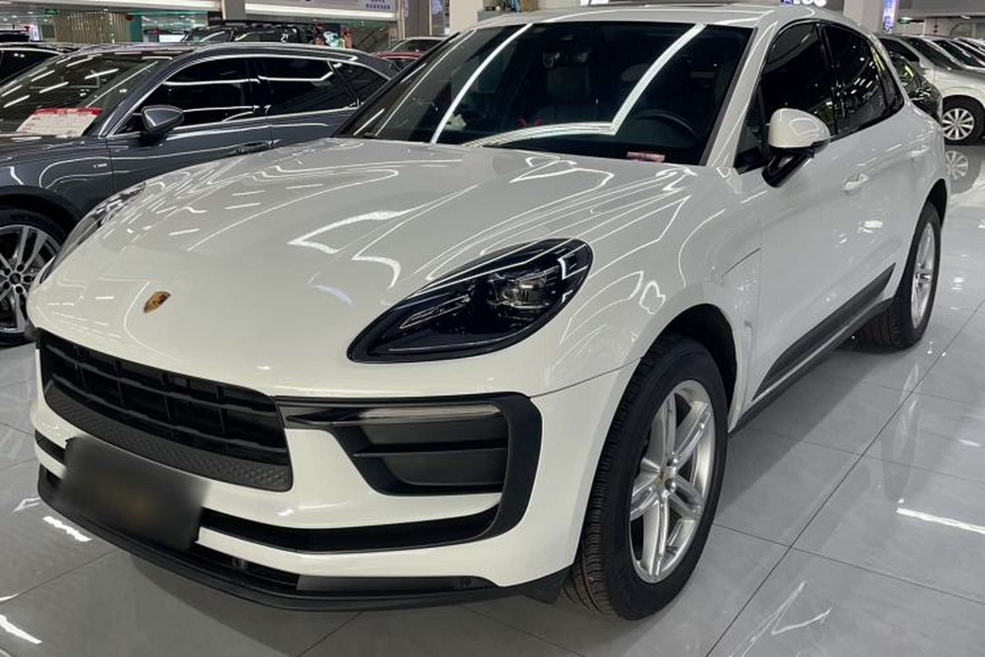 Used Porsche Macan 2024 Macan 2.0T Front Left 45 Deg