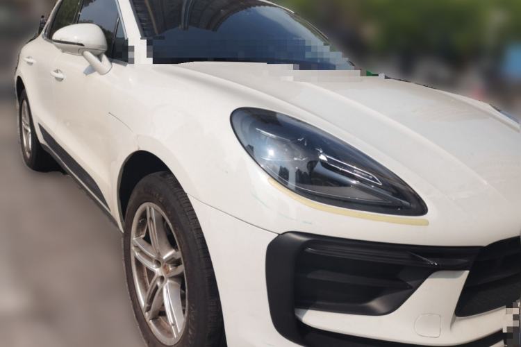 Used Porsche Macan 2024 Macan 2.0T Front Right 45 Deg