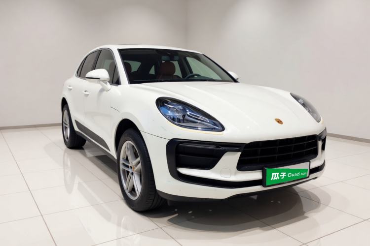 Used Porsche Macan 2024 Macan 2.0T Front Right 45 Deg
