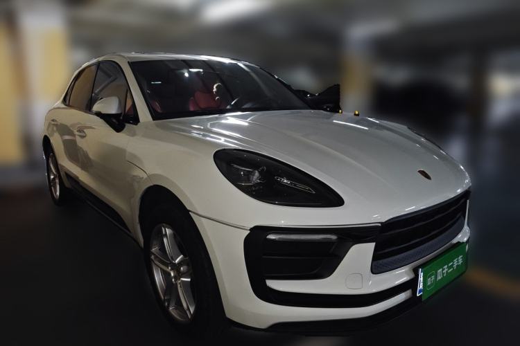 Used Porsche Macan 2024 Macan 2.0T Front Right 45 Deg