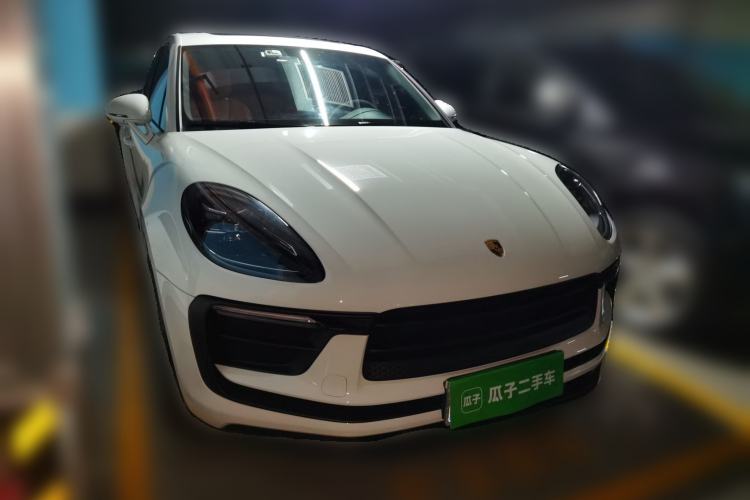 Used Porsche Macan 2024 Macan 2.0T Front Right 45 Deg