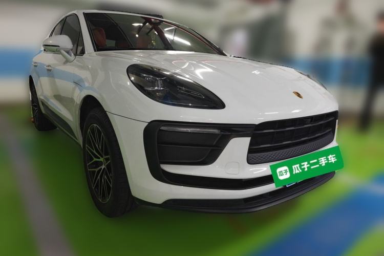 Used Porsche Macan 2024 Macan 2.0T Front Right 45 Deg