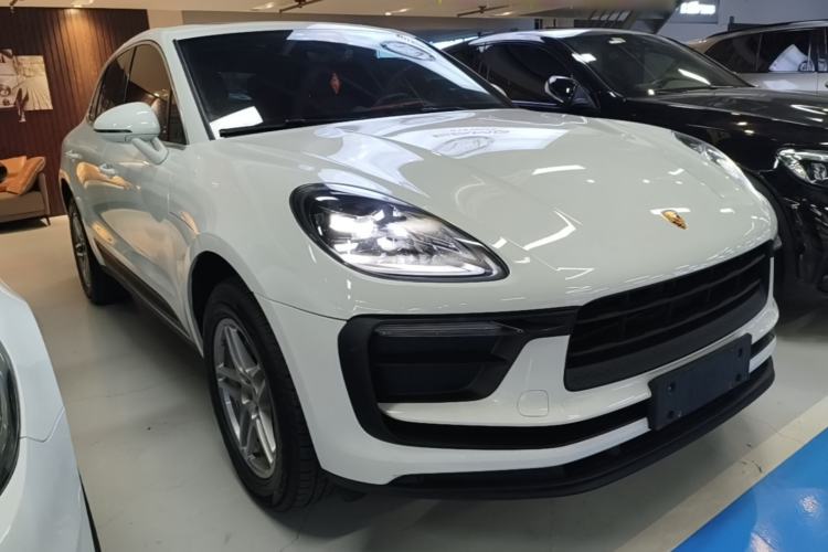 Used Porsche Macan 2024 Macan 2.0T Front Right 45 Deg