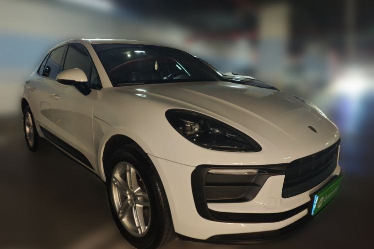 Used Porsche Macan 2024 Macan 2.0T Front Right 45 Deg