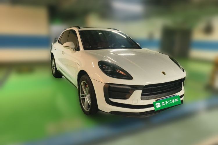 Used Porsche Macan 2024 Macan 2.0T Front Right 45 Deg
