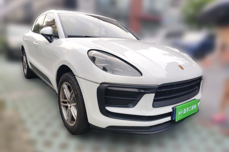 Used Porsche Macan 2024 Macan 2.0T Front Right 45 Deg