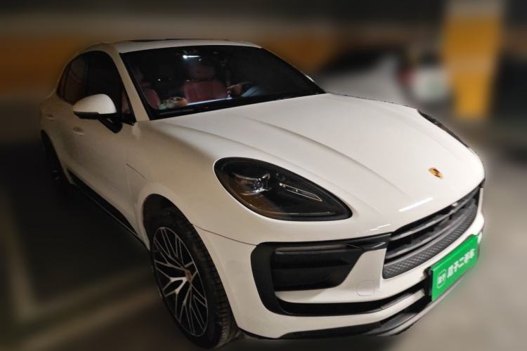 Used Porsche Macan 2024 Macan 2.0T Front Right 45 Deg