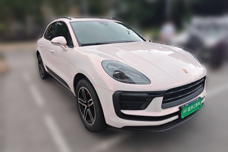 Used Porsche Macan 2024 Macan 2.0T Front Right 45 Deg