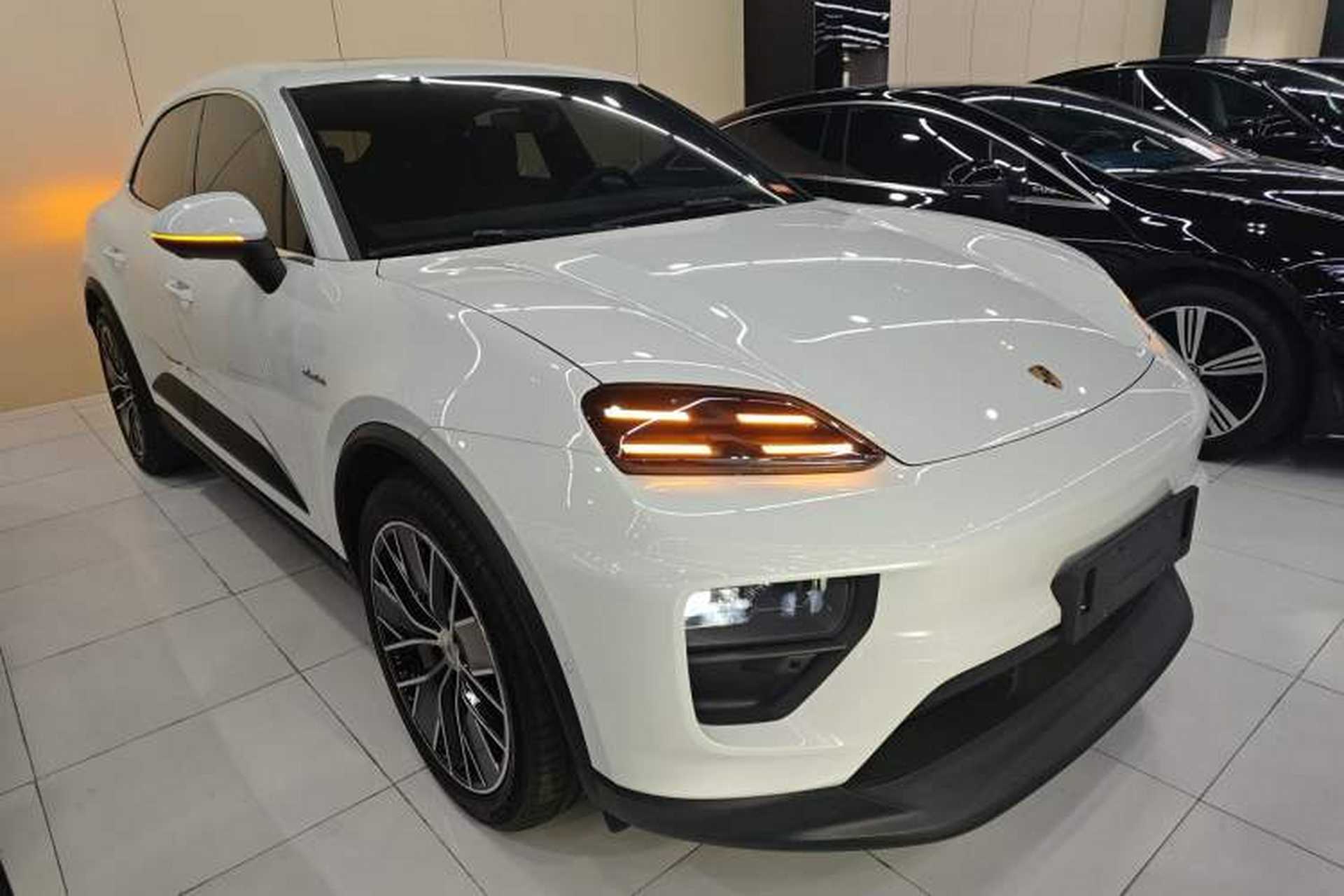 Used Porsche Macan 2024 Macan Long Range Edition Front Right 45 Deg