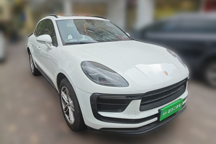 Used Porsche Macan 2024 Macan 2.0T Front Right 45 Deg