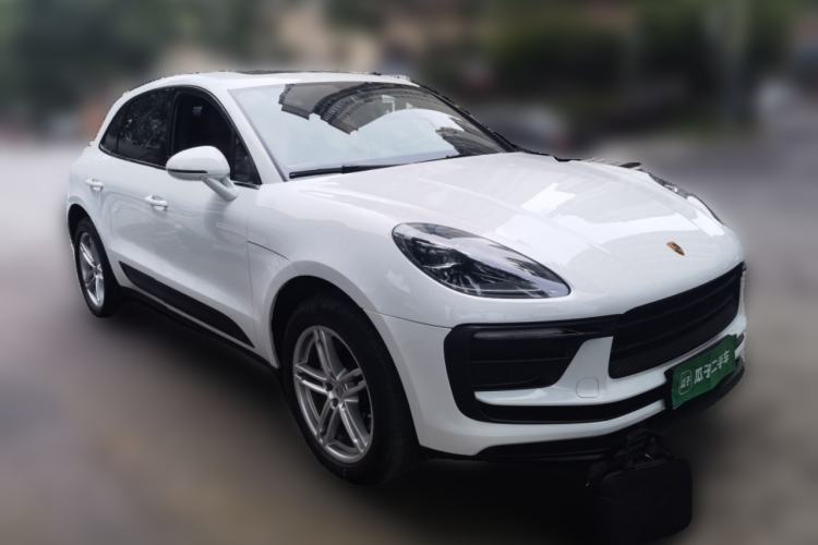 Used Porsche Macan 2024 Macan 2.0T Front Right 45 Deg