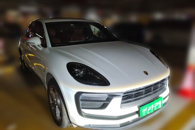 Used Porsche Macan 2024 Macan 2.0T Front Right 45 Deg