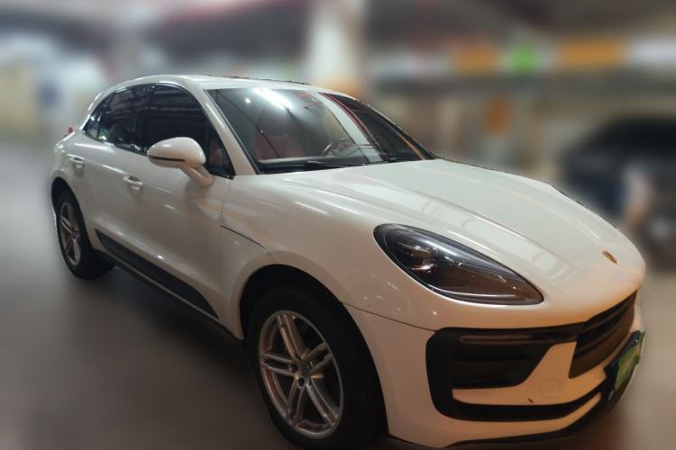 Used Porsche Macan 2024 Macan 2.0T Front Right 45 Deg