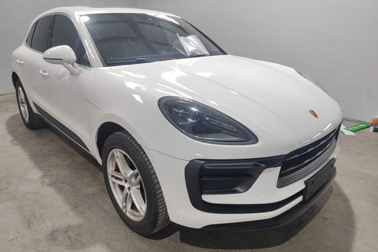 Used Porsche Macan 2024 Macan 2.0T Front Right 45 Deg