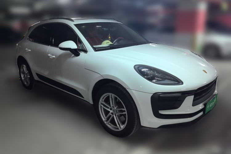 Used Porsche Macan 2024 Macan 2.0T Front Right 45 Deg