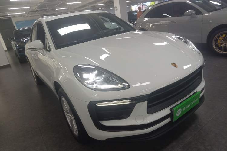 Used Porsche Macan 2024 Macan 2.0T Front Right 45 Deg