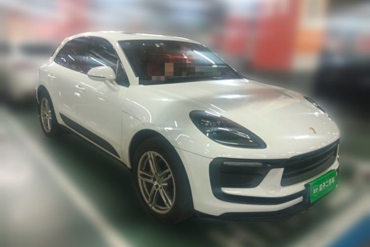 Used Porsche Macan 2024 Macan 2.0T Front Right 45 Deg