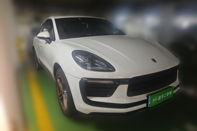 Used Porsche Macan 2024 Macan 2.0T Front Right 45 Deg