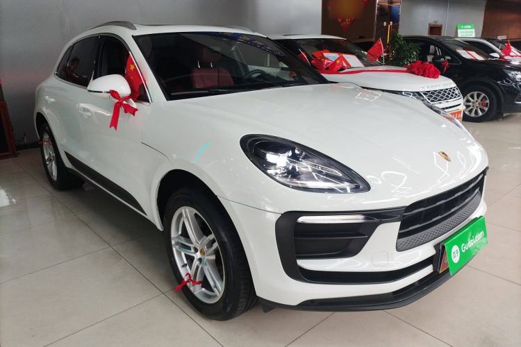 Used Porsche Macan 2024 Macan 2.0T Front Right 45 Deg