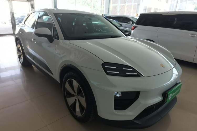 Used Porsche Macan 2024 Macan Long Range Edition Front Right 45 Deg