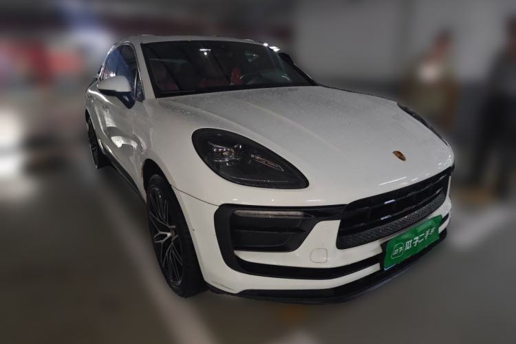 Used Porsche Macan 2024 Macan 2.0T Front Right 45 Deg