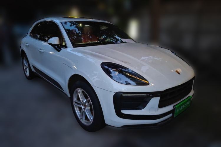 Used Porsche Macan 2024 Macan 2.0T Front Right 45 Deg