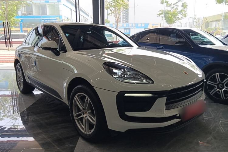Used Porsche Macan 2024 Macan 2.0T Front Right 45 Deg