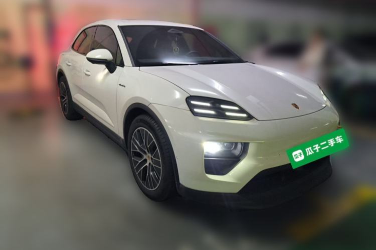 Used Porsche Macan 2024 Macan Long Range Edition Front Right 45 Deg