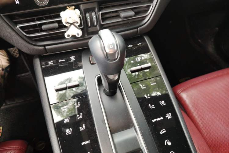 Used Porsche Macan 2024 Macan 2.0T Gear Lever