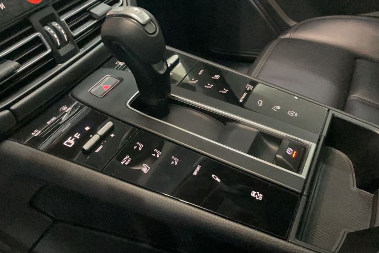 Used Porsche Macan 2024 Macan 2.0T Gear Lever