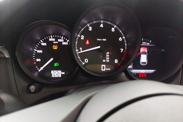 Used Porsche Macan 2024 Macan 2.0T Instrument Cluster
