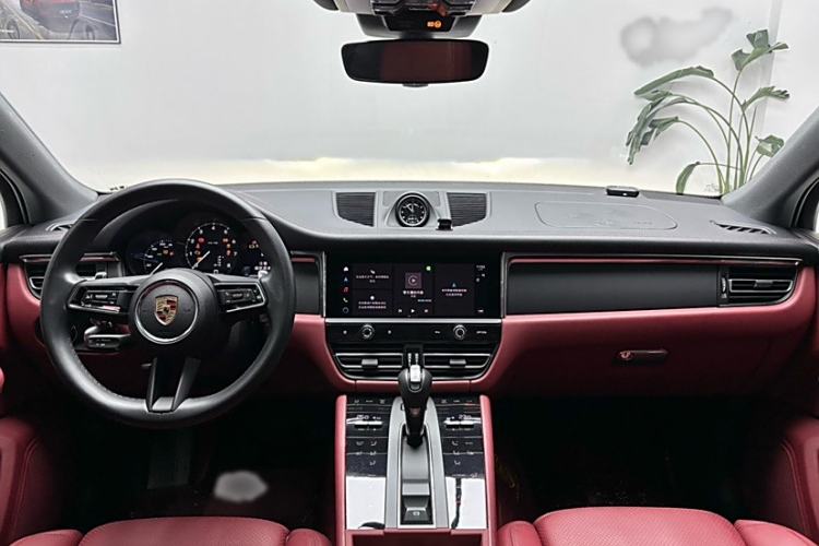 Used Porsche Macan 2024 Macan 2.0T Interior 1