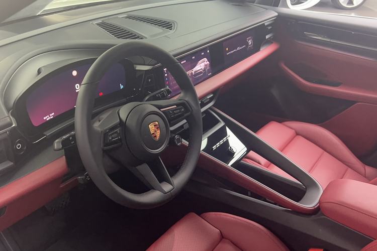 Used Porsche Macan 2024 Macan Long Range Edition Interior 1