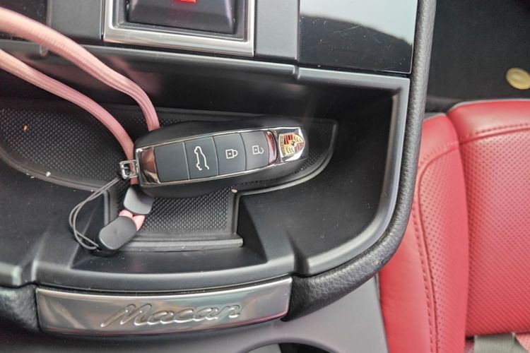 Used Porsche Macan 2024 Macan 2.0T Interior 1