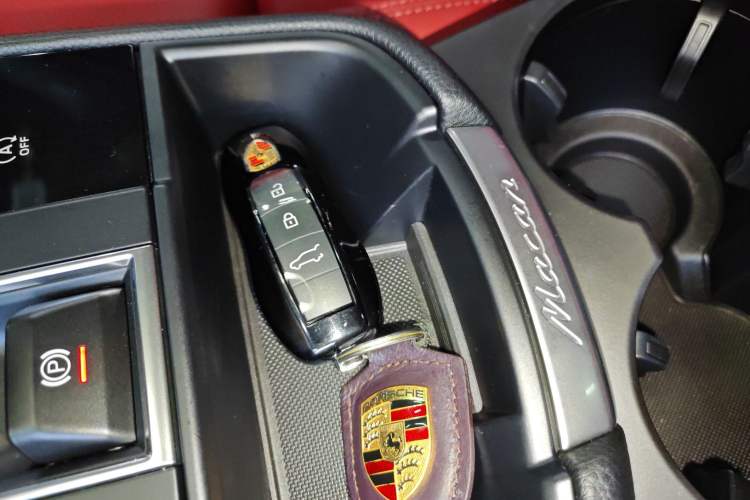 Used Porsche Macan 2024 Macan 2.0T Interior 1