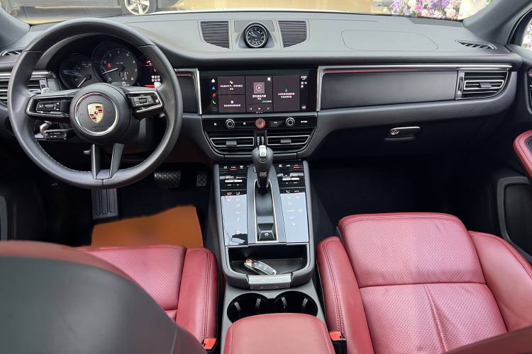 Used Porsche Macan 2024 Macan 2.0T Interior 1